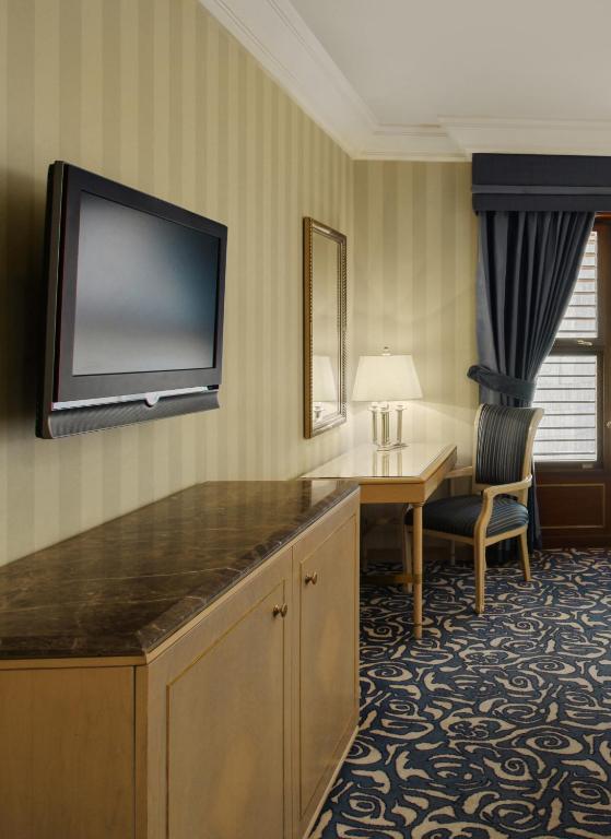 Junior Suite (2 Pax) Double City View