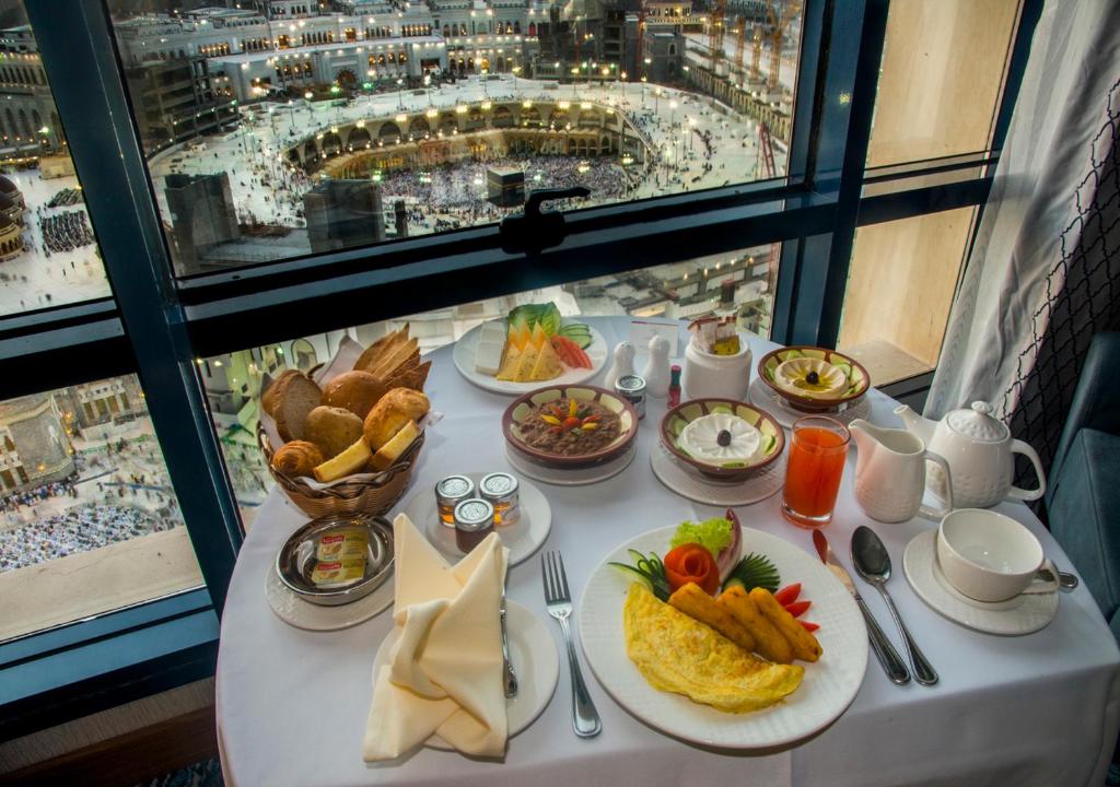 Double Room Side Kaaba View with FB meals
